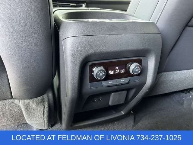 Used 2024 Chevrolet Traverse Z71 w/ Enhanced Driving Package AWD/4WD image 21