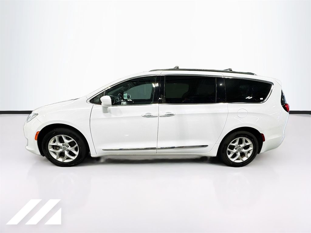 Used 2020 Chrysler Pacifica Touring-L FWD image 8