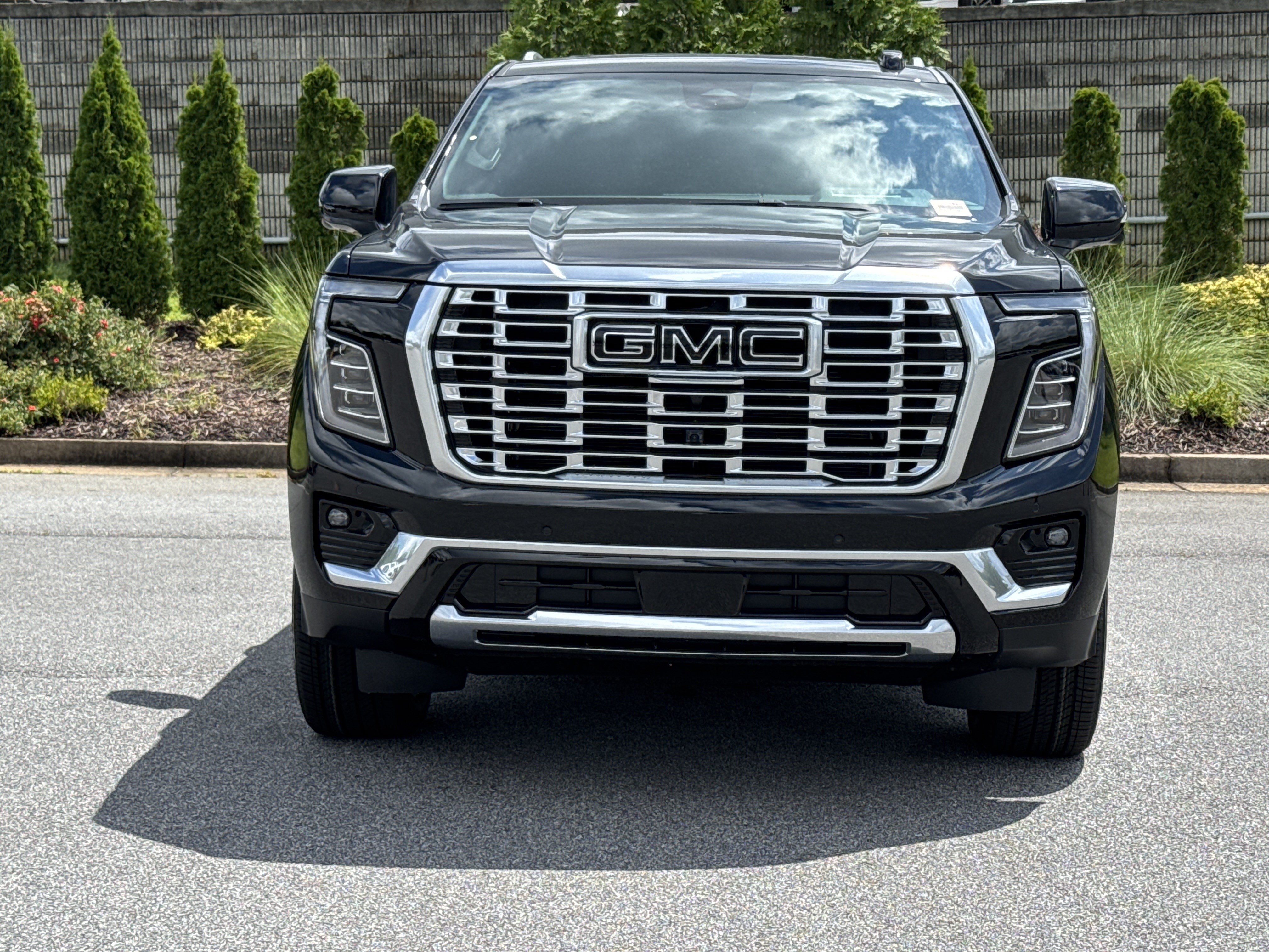 New 2026 GMC Yukon XL Denali w/ Denali Reserve Package AWD/4WD image 3