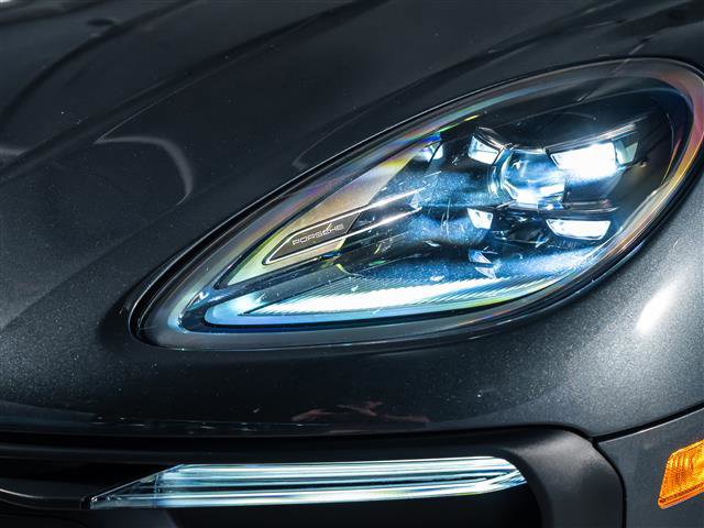 Used 2025 Porsche Macan image 12