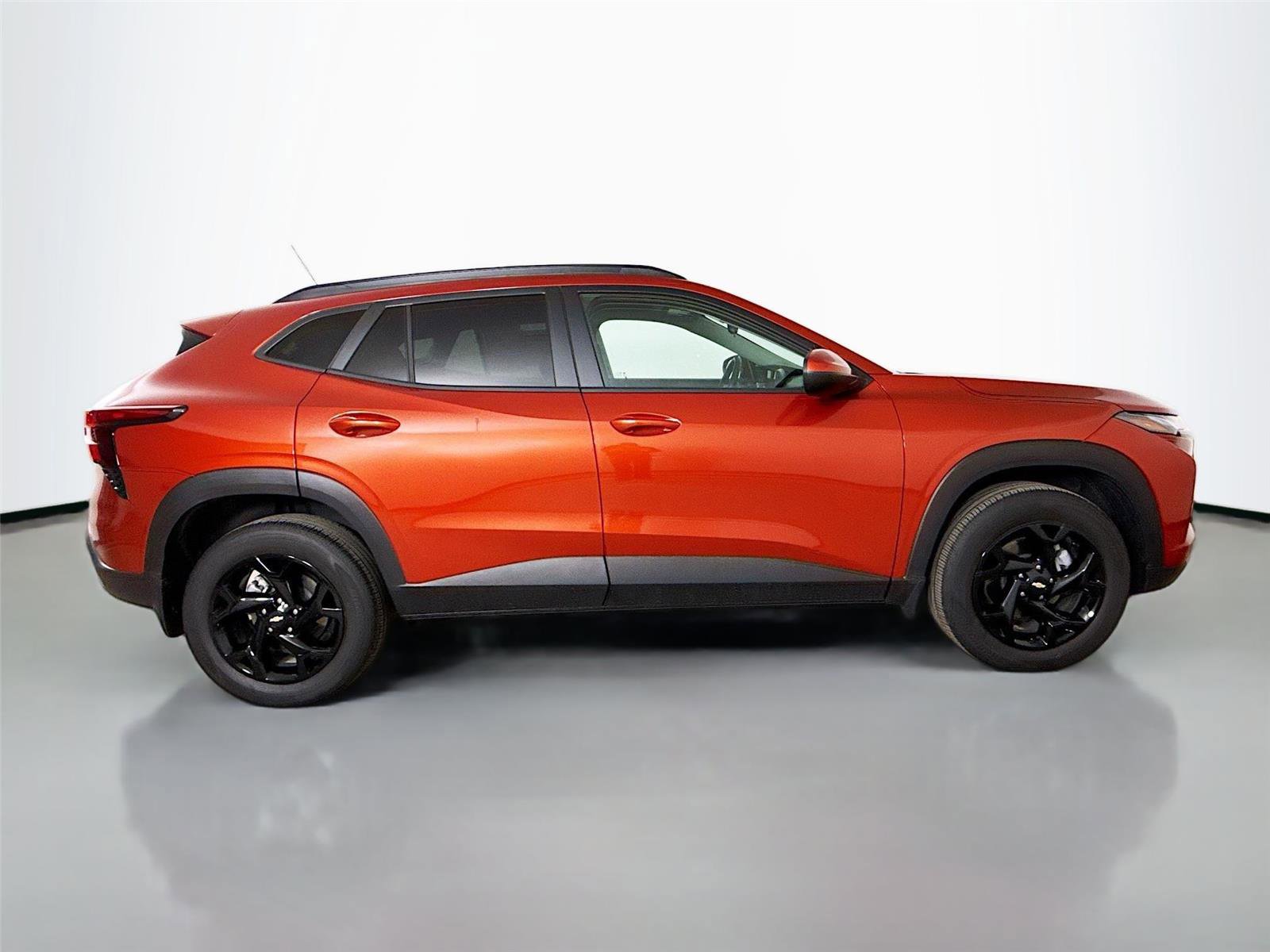 Used 2024 Chevrolet Trax LT w/ Driver Confidence Package FWD image 17