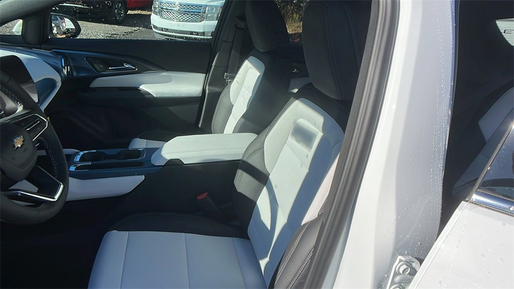 New 2026 Chevrolet Equinox EV LT image 14