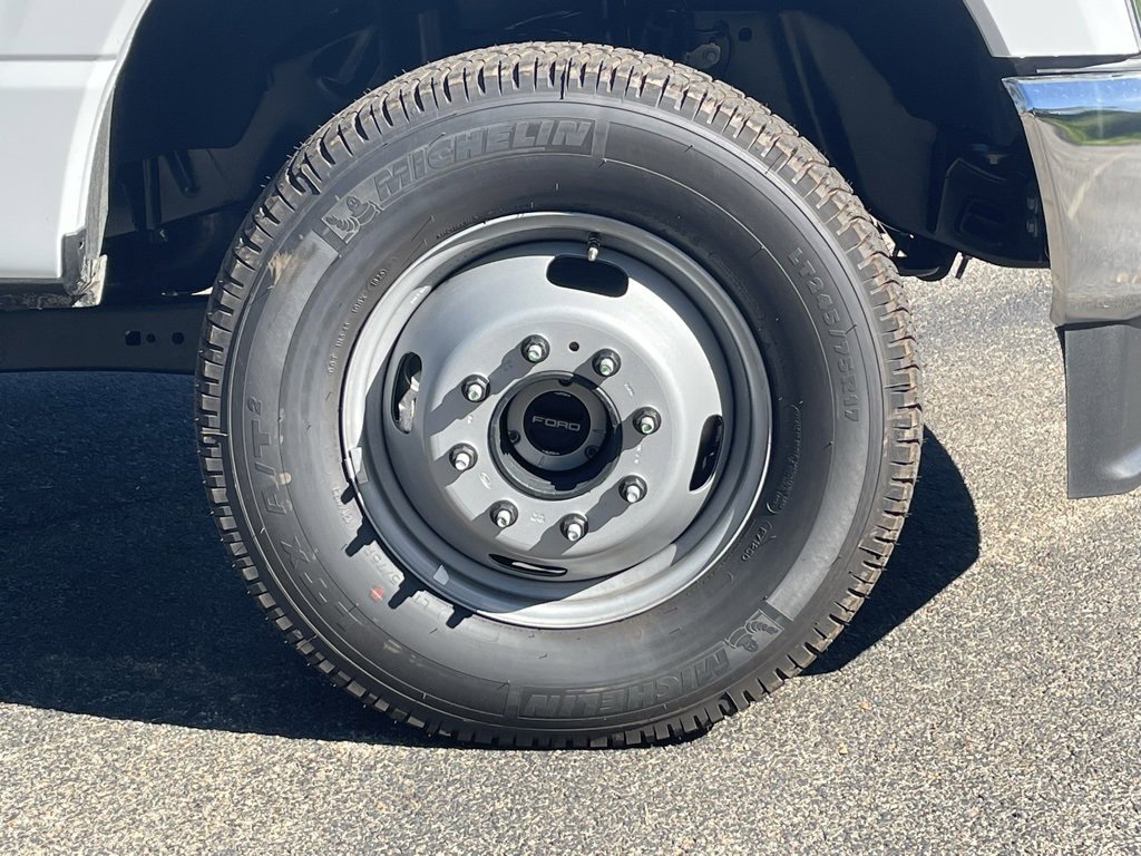 New 2025 Ford F350 XL w/ XL Chrome Package image 9