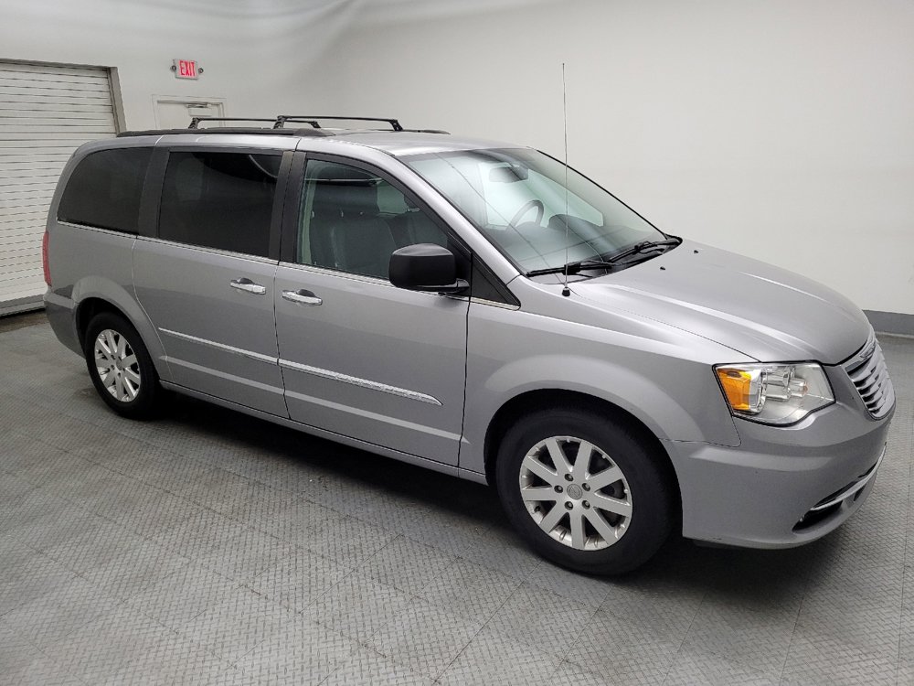 Used 2016 Chrysler Town & Country Touring w/ Driver Convenience Group FWD image 11