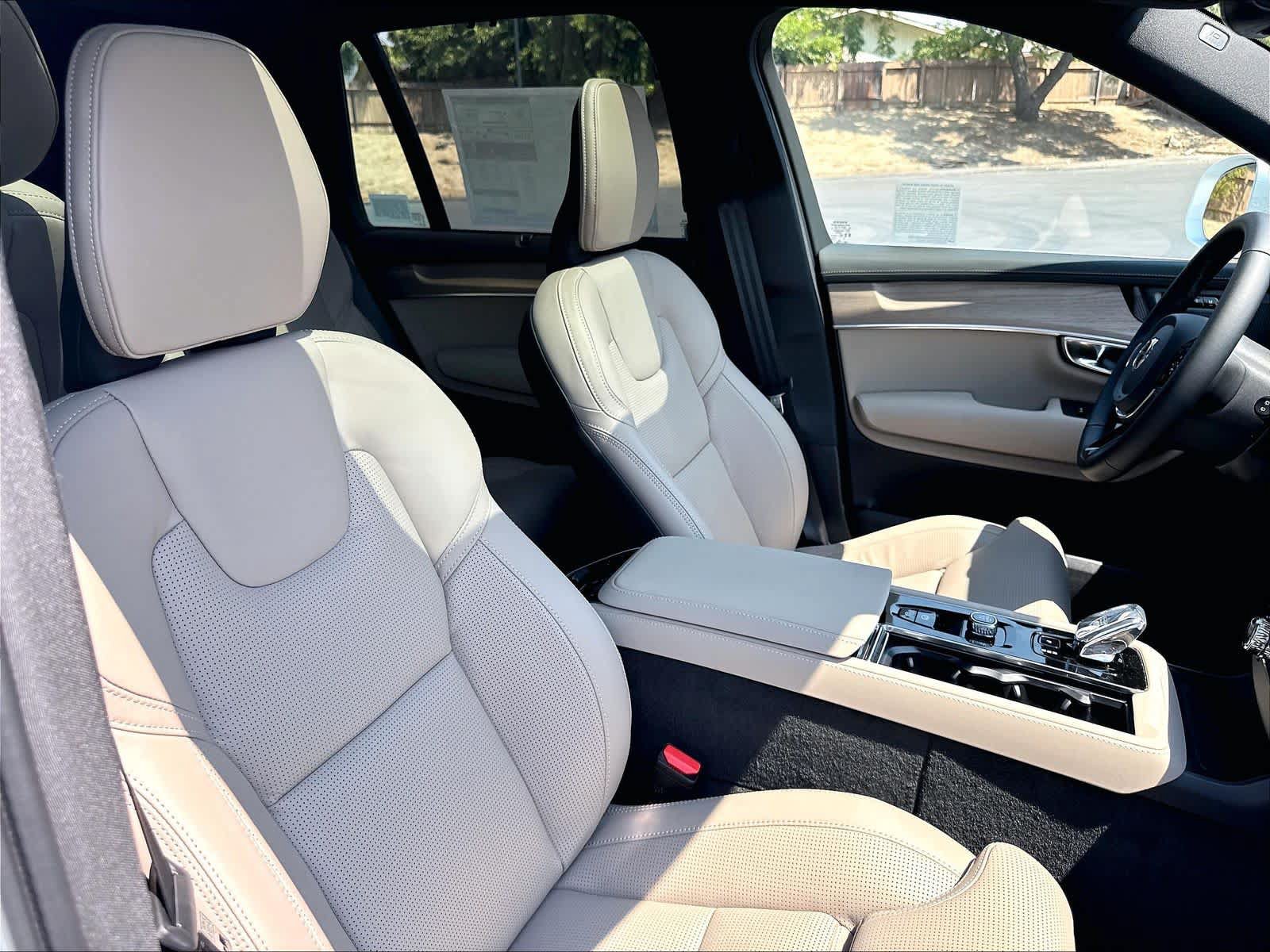 New 2026 Volvo XC90 T8 Ultra w/ Protection Package AWD/4WD image 32