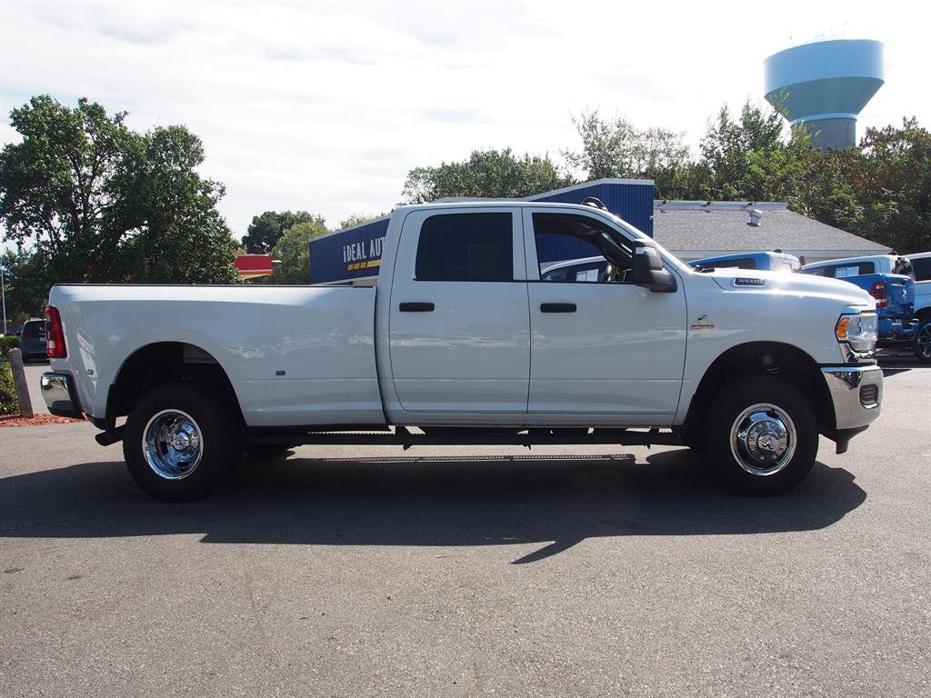 Used 2024 RAM 3500 Tradesman w/ Chrome Appearance Group image 6