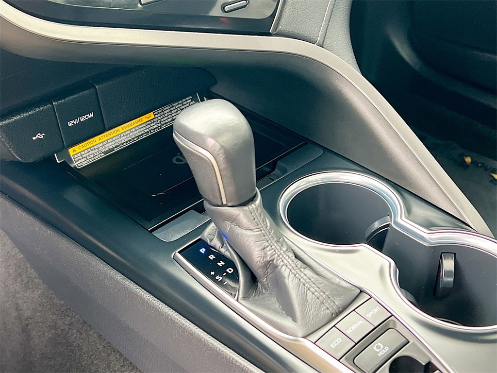 Used 2020 Toyota Camry XSE image 17