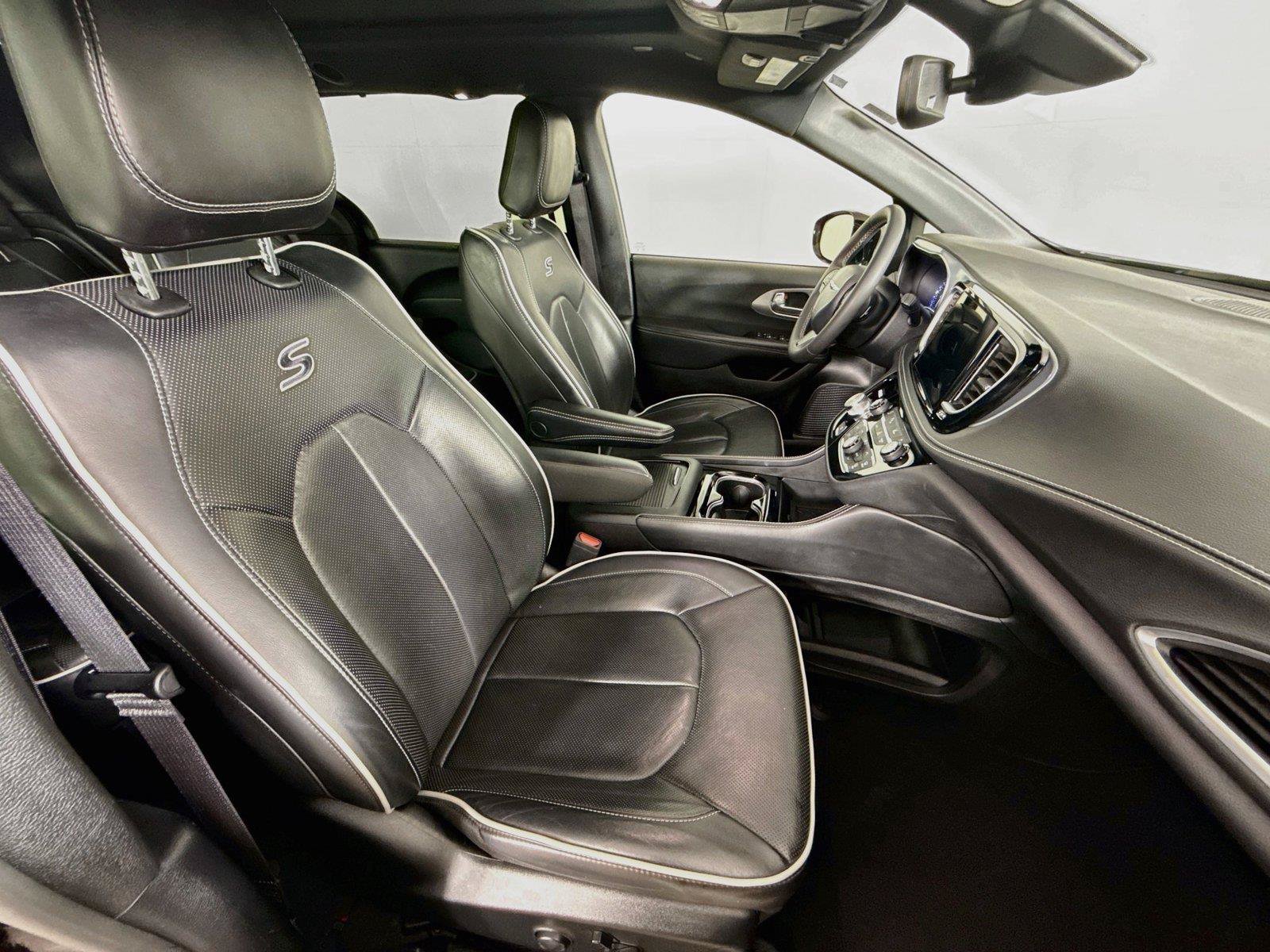 Used 2025 Chrysler Pacifica Limited FWD image 30