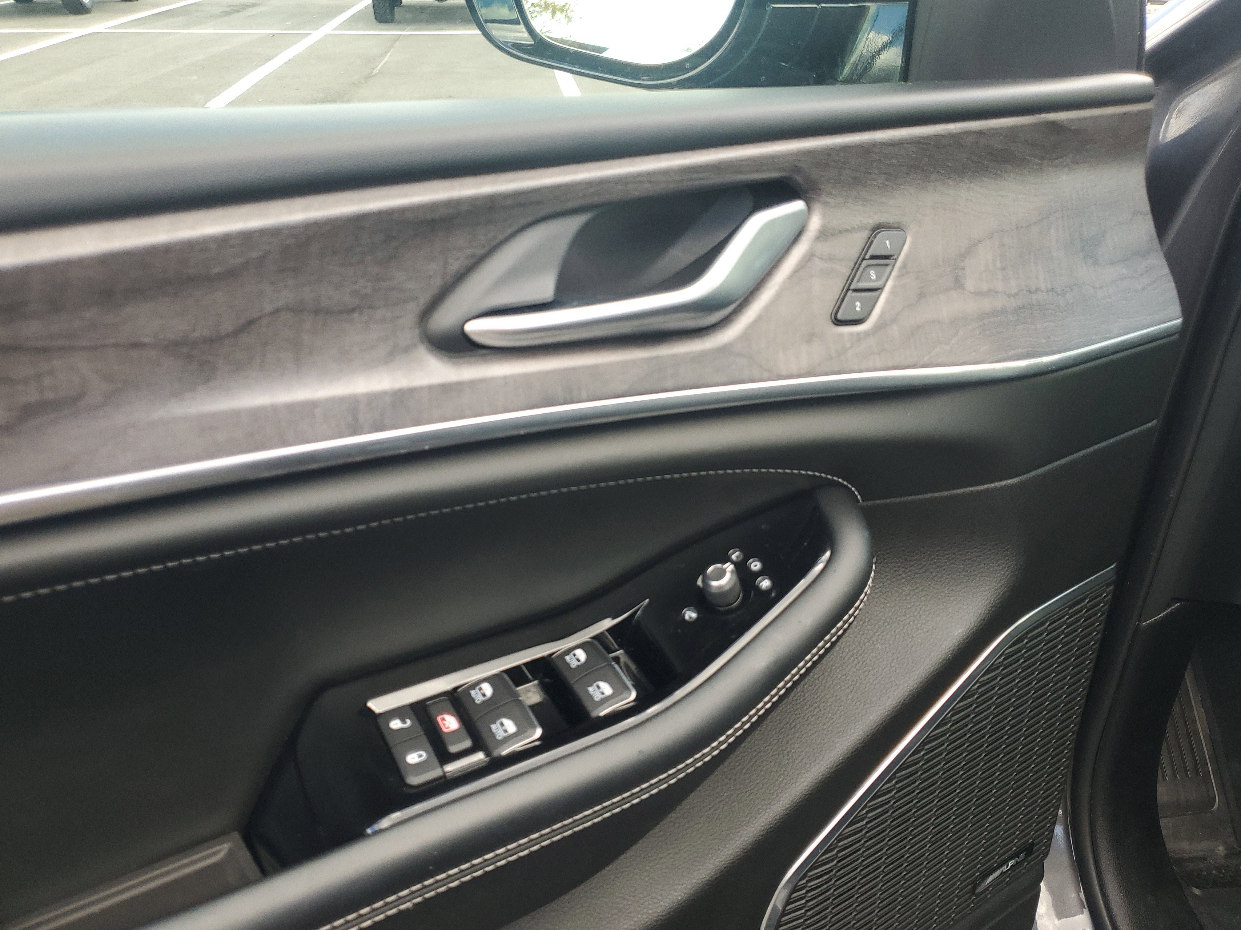 Used 2023 Jeep Grand Cherokee L Overland image 15