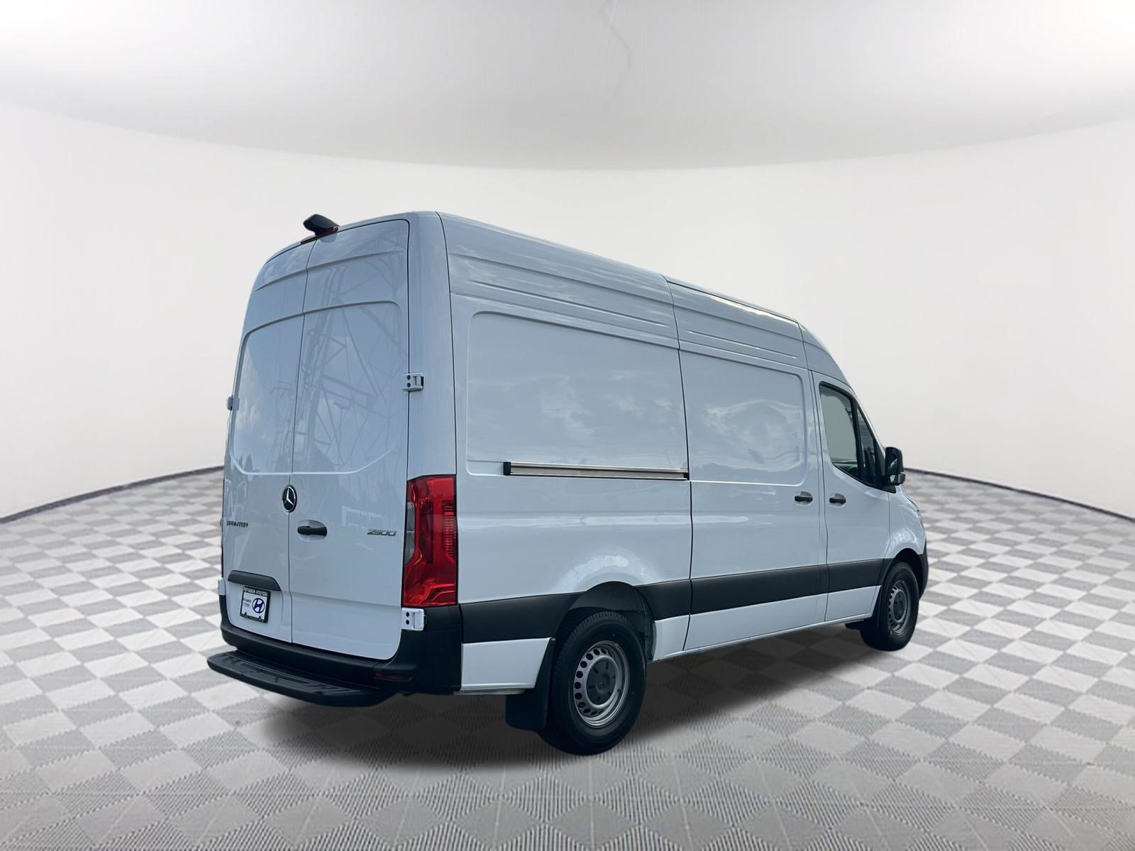 Used 2024 Mercedes-Benz Sprinter 2500 image 5