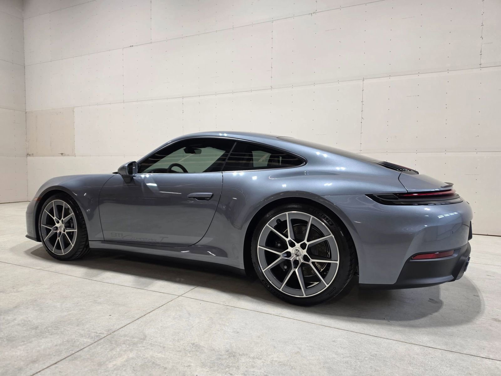 Used 2025 Porsche 911 Carrera T RWD image 8