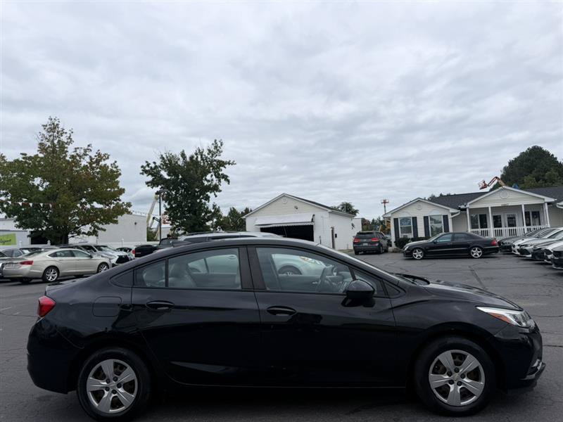 Used 2017 Chevrolet Cruze LS FWD image 5