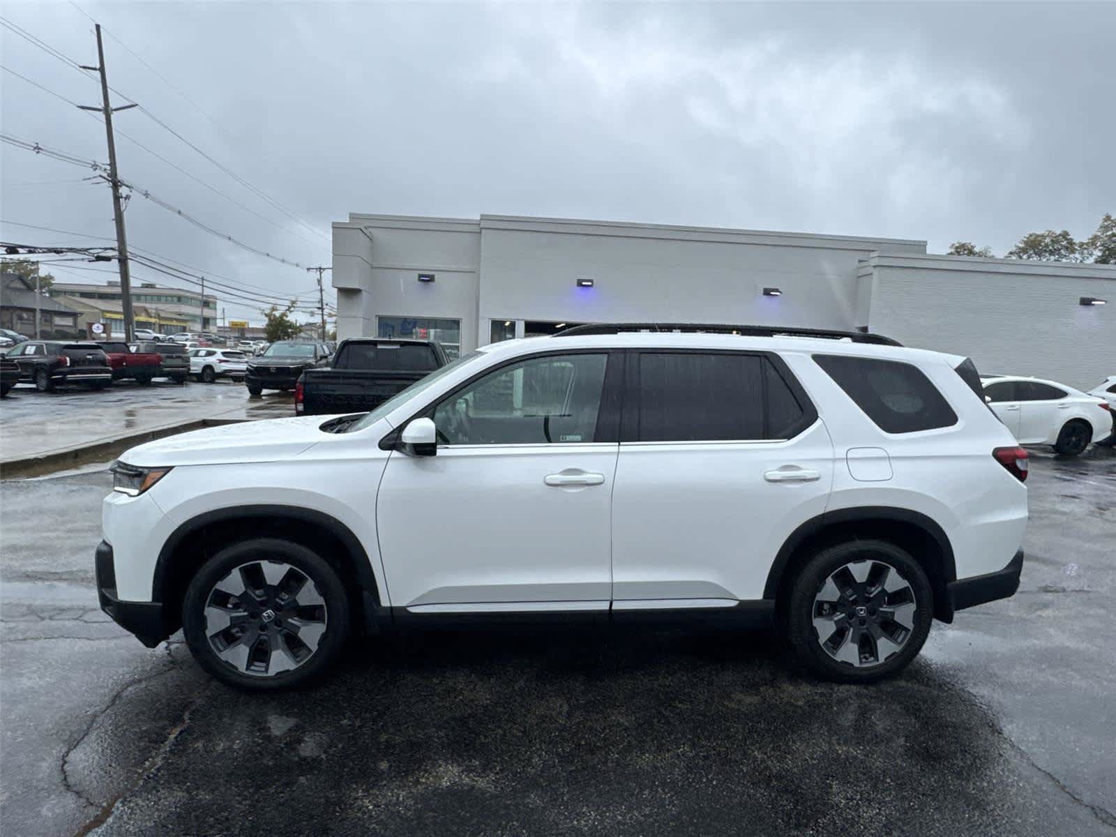 Used 2026 Honda Pilot Elite image 2
