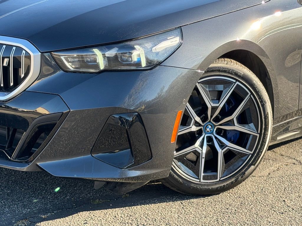 Used 2025 BMW i5 xDrive40 w/ M Sport Package image 4