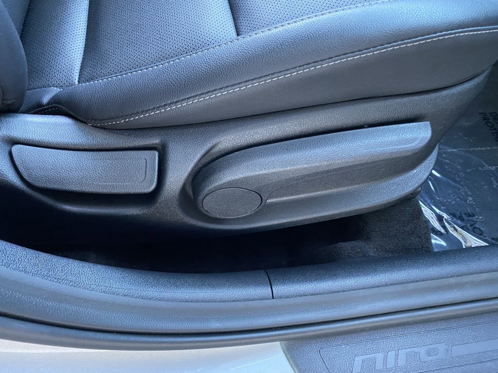 Used 2022 Kia Niro Touring Special Edition FWD image 21