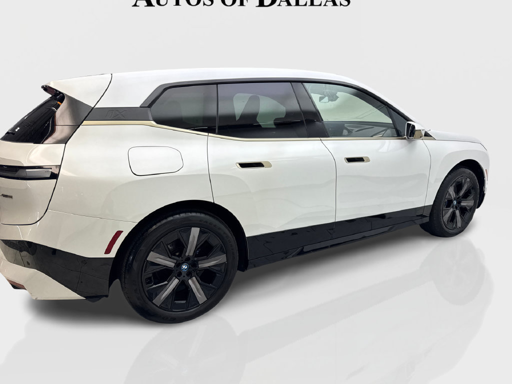 Used 2024 BMW iX xDrive50 w/ Premium Package AWD/4WD image 12