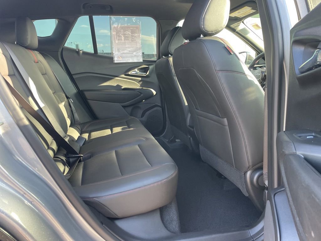 Used 2024 Chevrolet Trax RS w/ Sunroof Package image 16