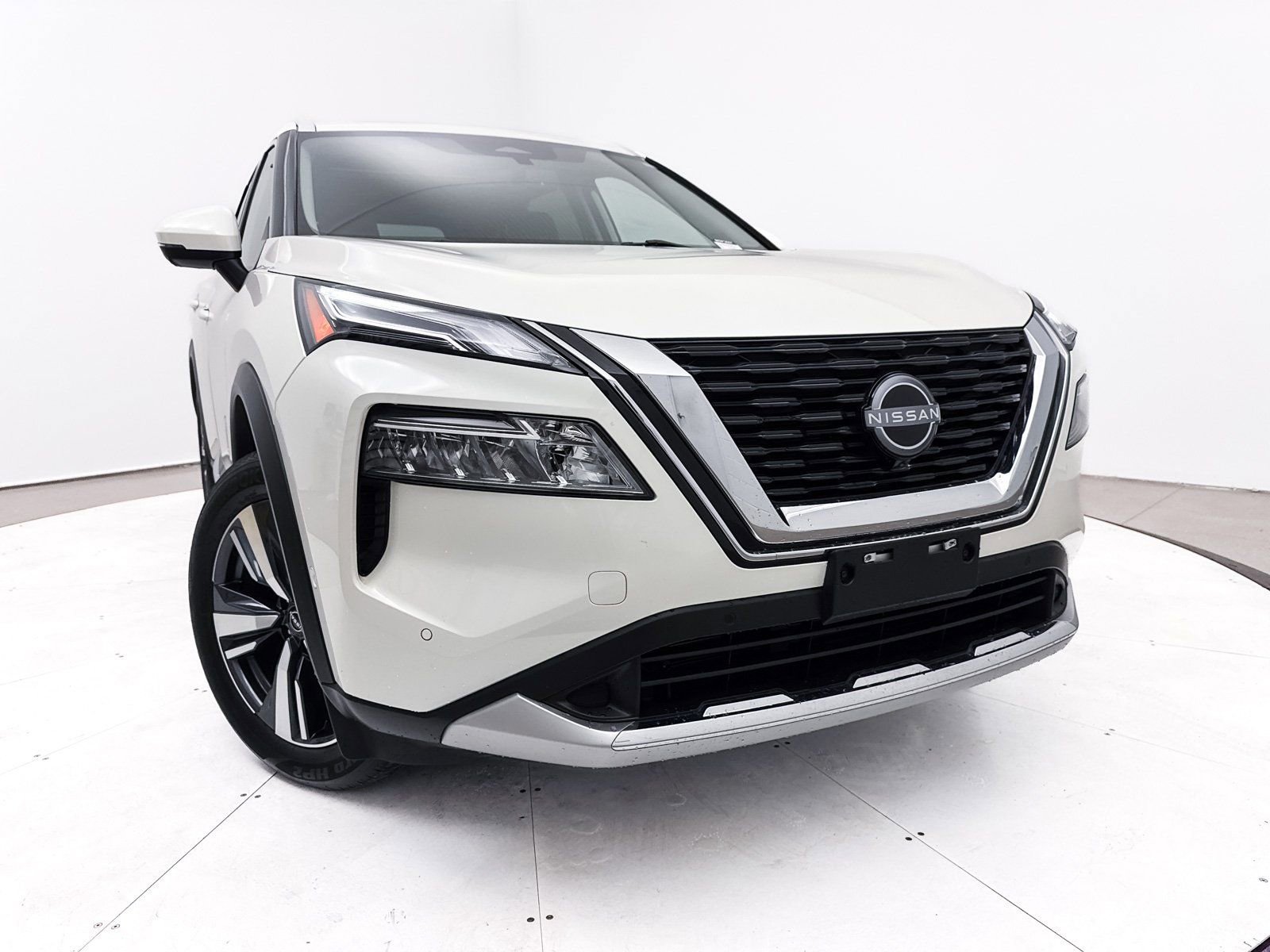 Used 2023 Nissan Rogue Platinum image 7