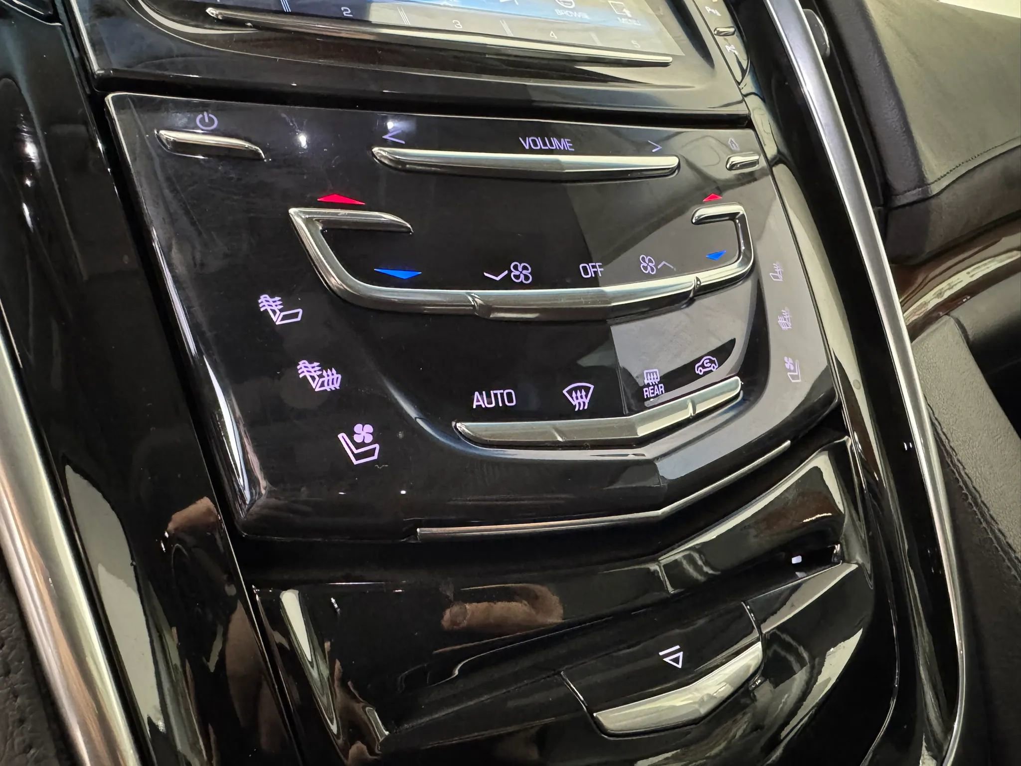 Used 2018 Cadillac Escalade Premium Luxury image 22