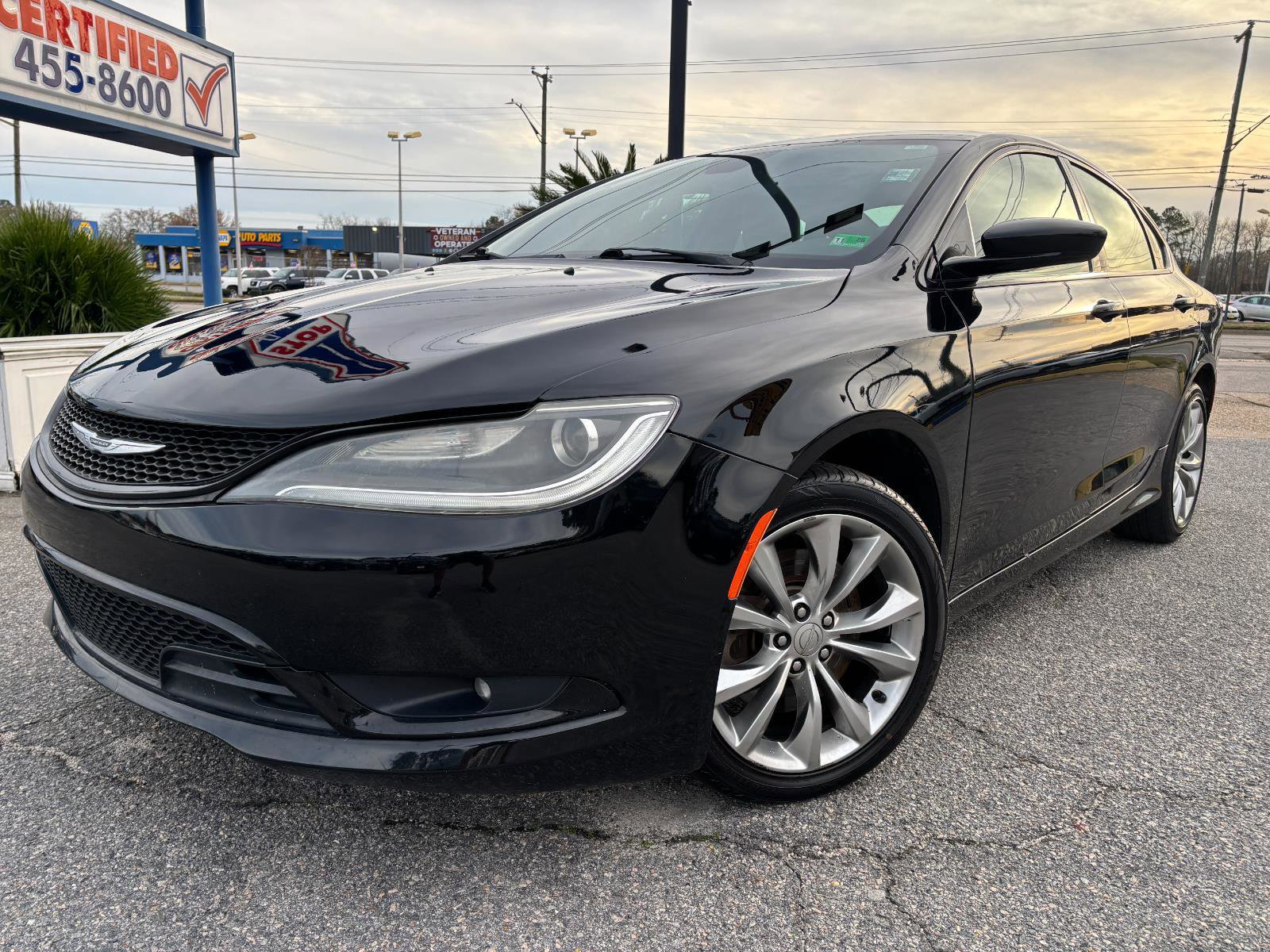 Used 2015 Chrysler 200 S w/ Comfort Group image 2