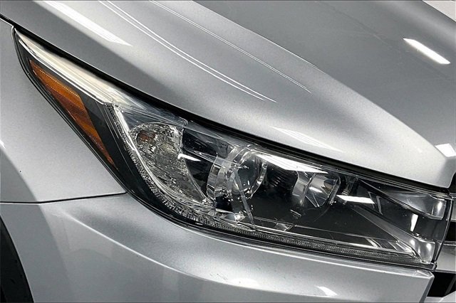 Used 2017 Toyota Highlander Limited w/ Protection Package #3 image 31