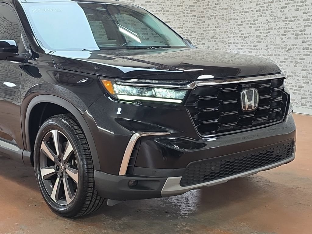 Used 2023 Honda Pilot Touring image 7