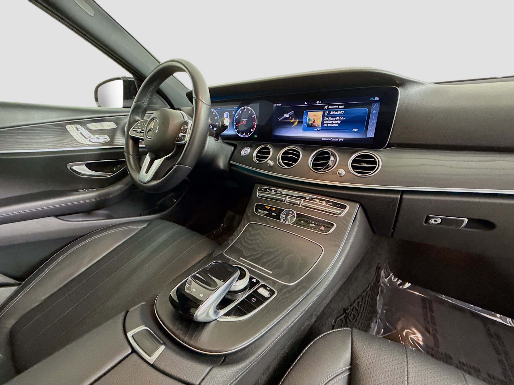 Used 2020 Mercedes-Benz E 450 4MATIC Sedan w/ Parking Assistance Package image 36