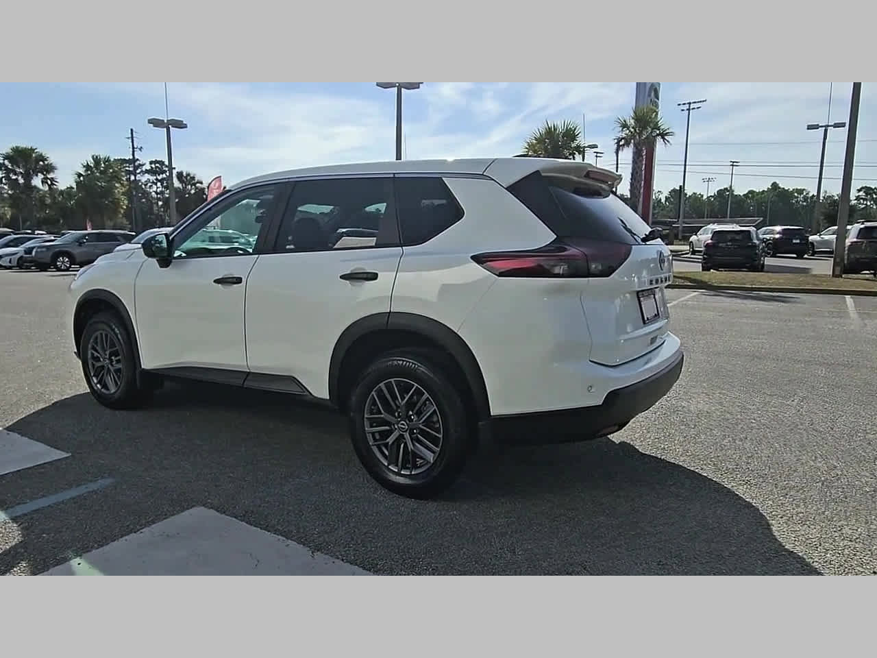 Used 2025 Nissan Rogue S FWD image 29