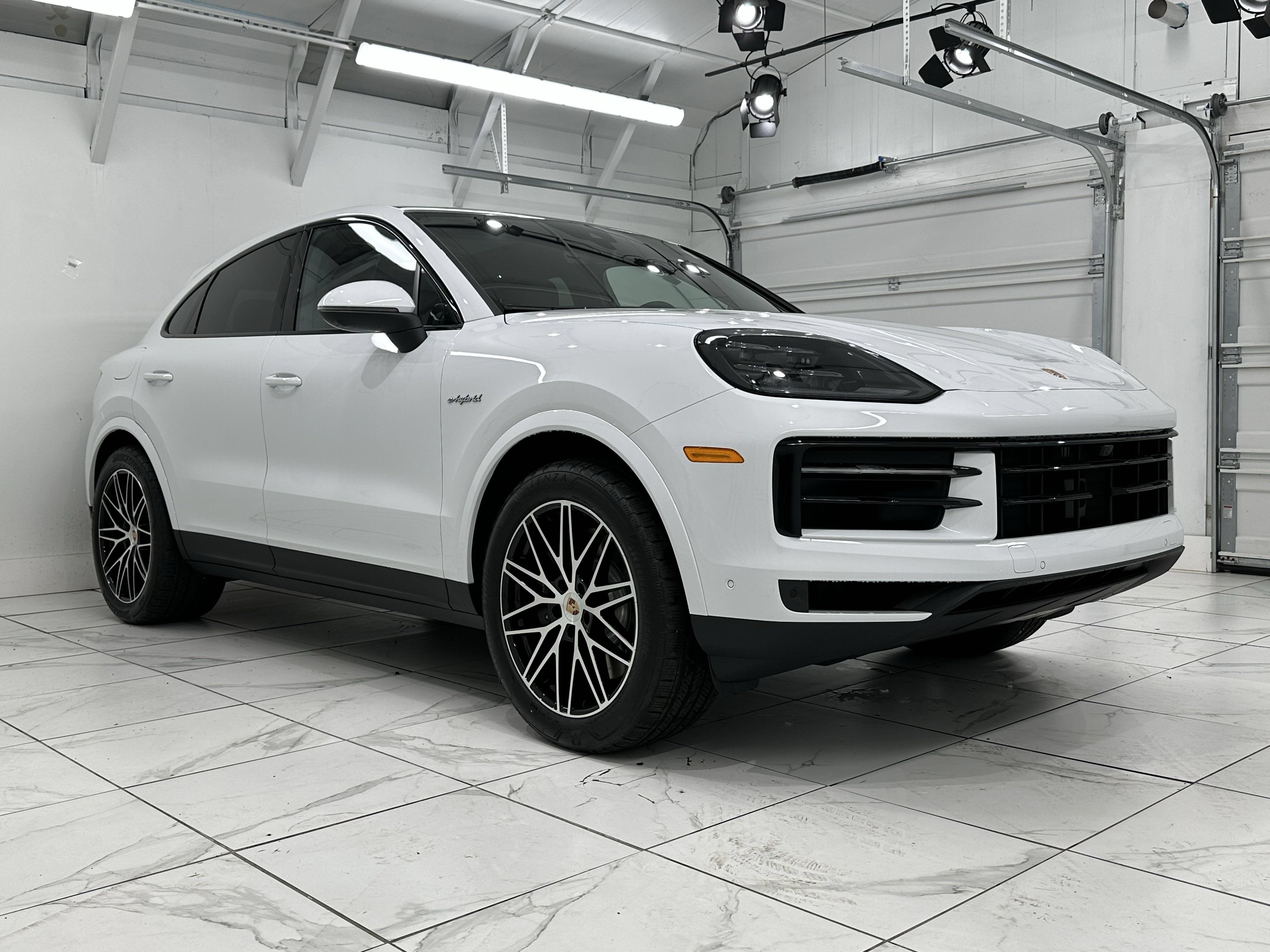 Used 2025 Porsche Cayenne E-Hybrid Coupe AWD/4WD image 10