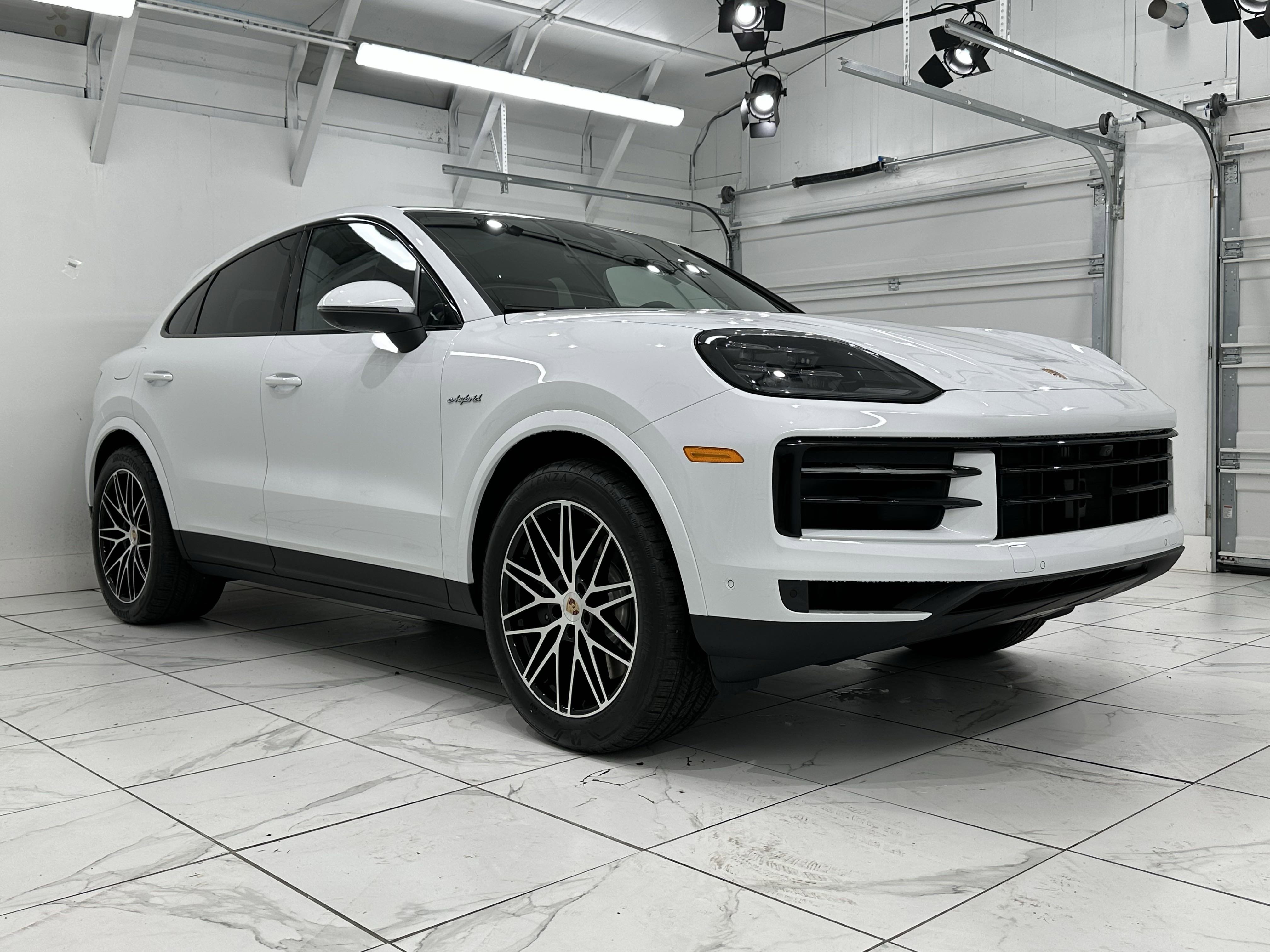 Certified 2025 Porsche Cayenne E-Hybrid image 10
