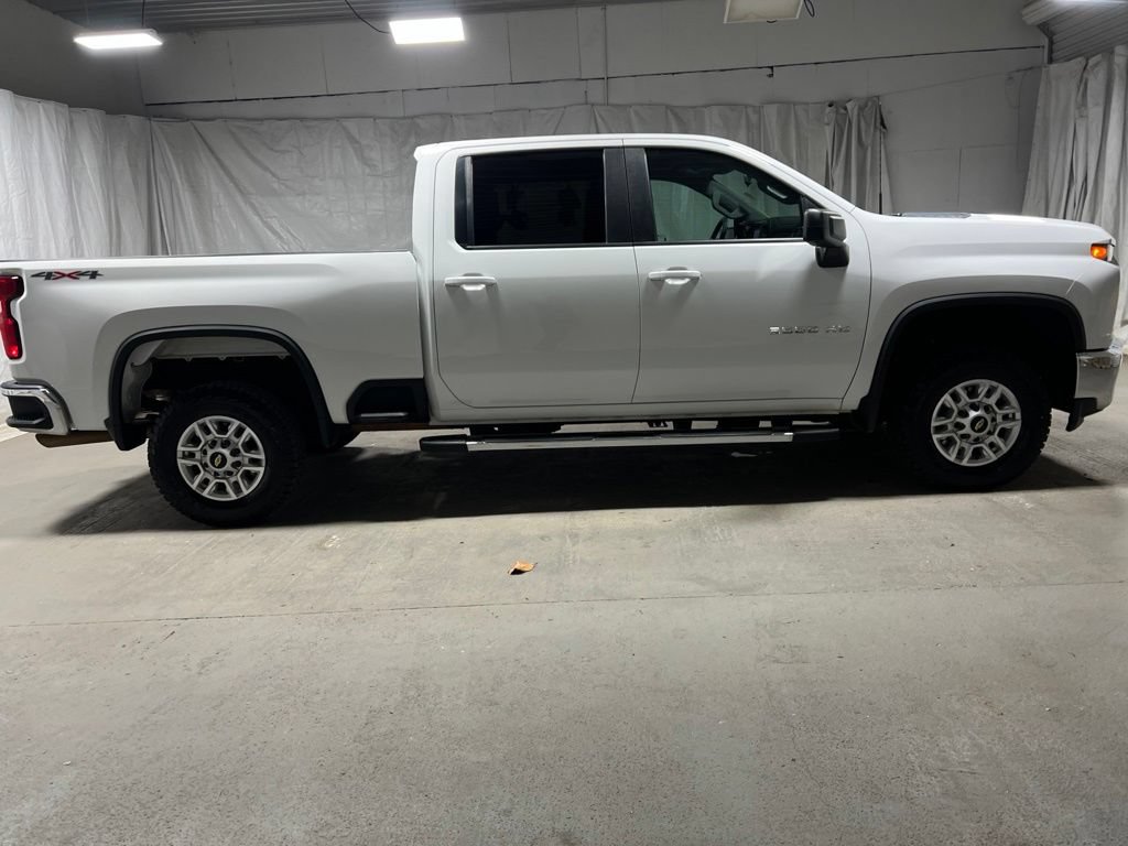 Used 2022 Chevrolet Silverado 2500 LT AWD/4WD image 8