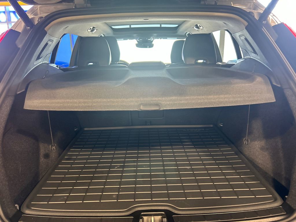 Used 2026 Volvo XC40 B5 Core w/ Climate Package image 26