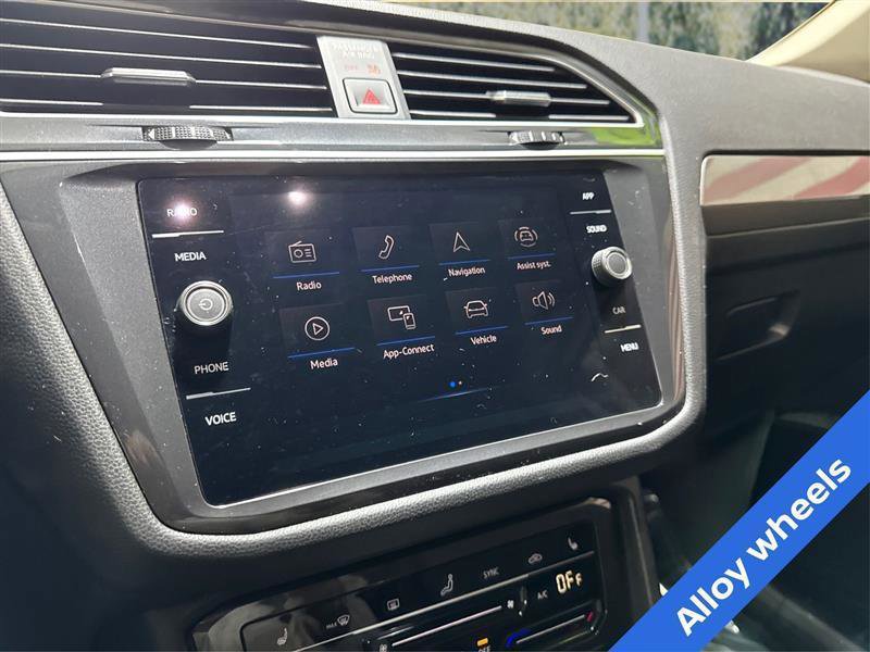 Used 2024 Volkswagen Tiguan SE AWD/4WD image 14