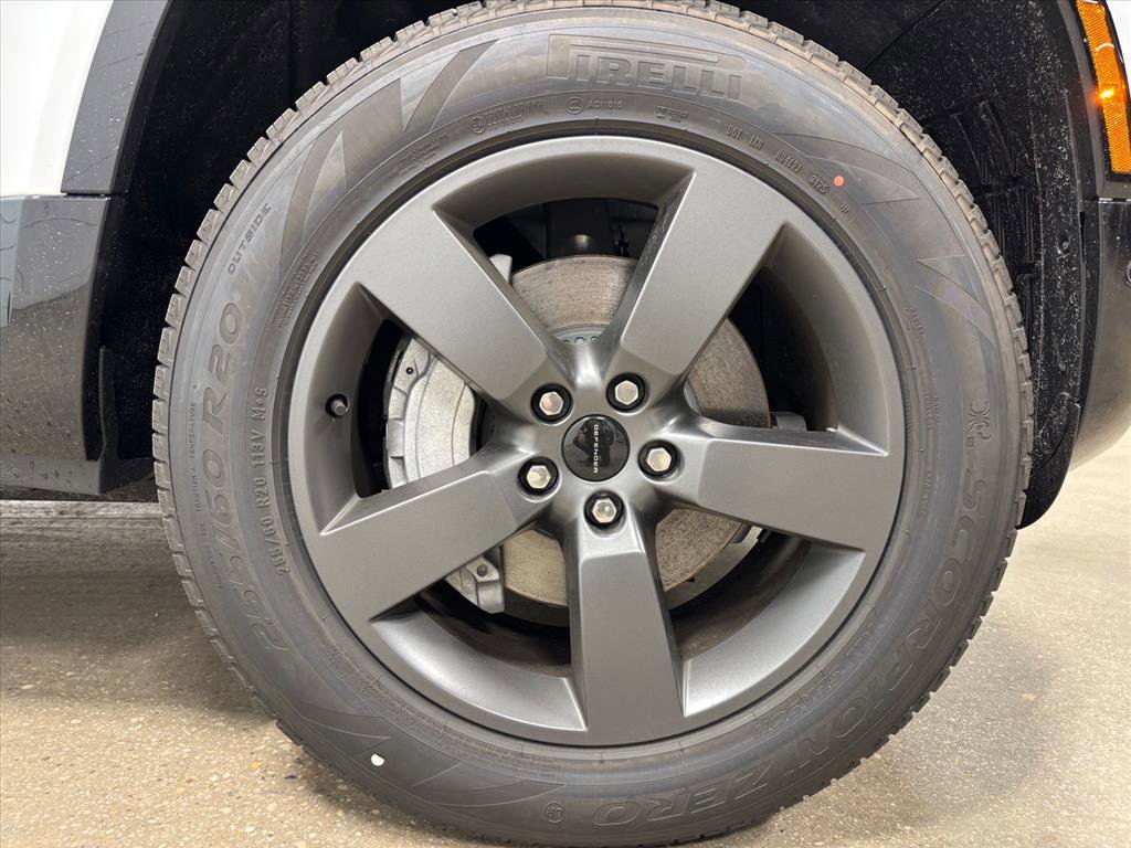 New 2026 Land Rover Defender 130 X-Dynamic SE image 11