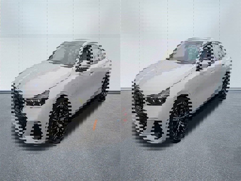New 2026 BMW 550e xDrive w/ Premium Package image 7