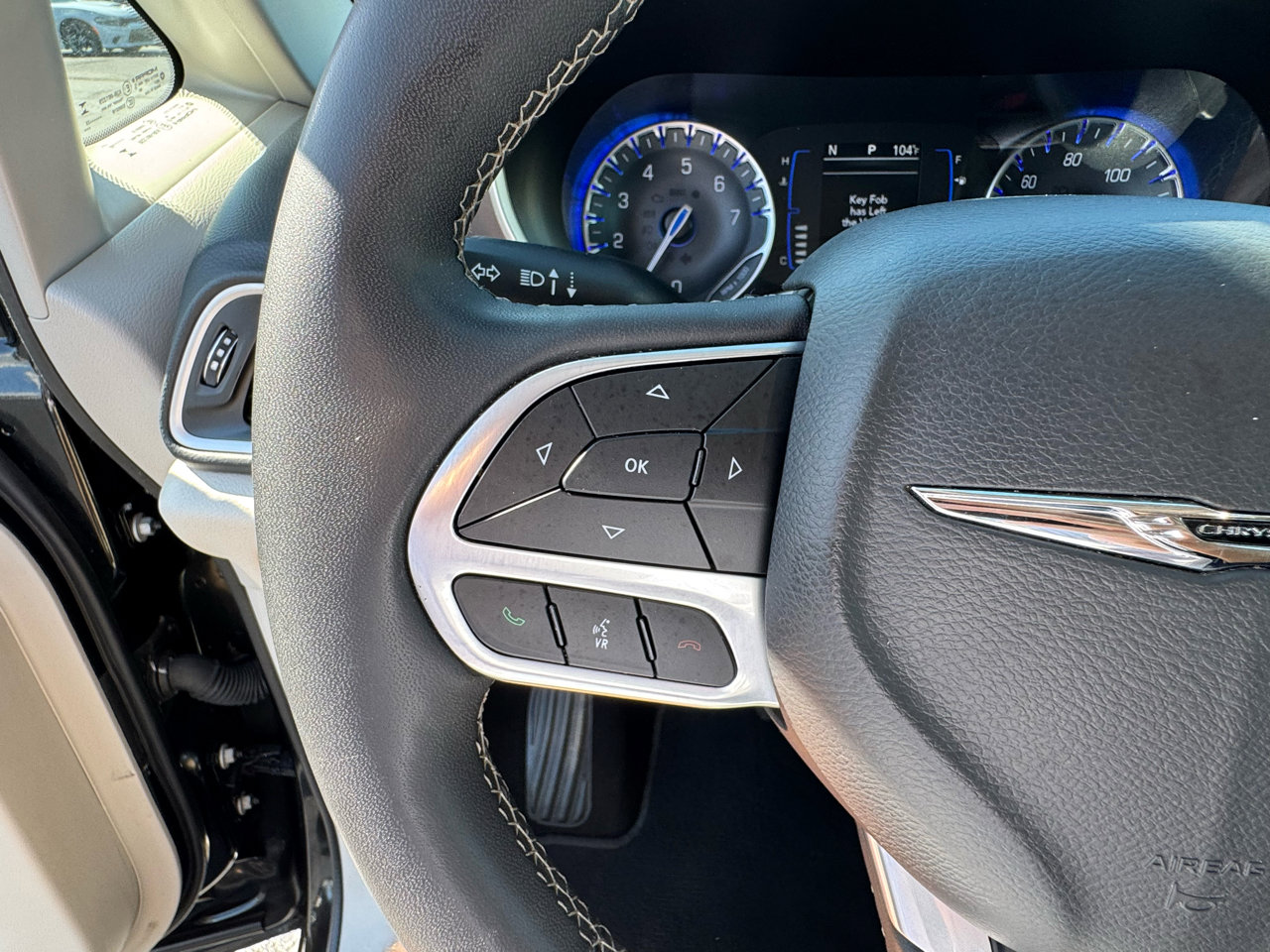 Used 2023 Chrysler Voyager LX image 24