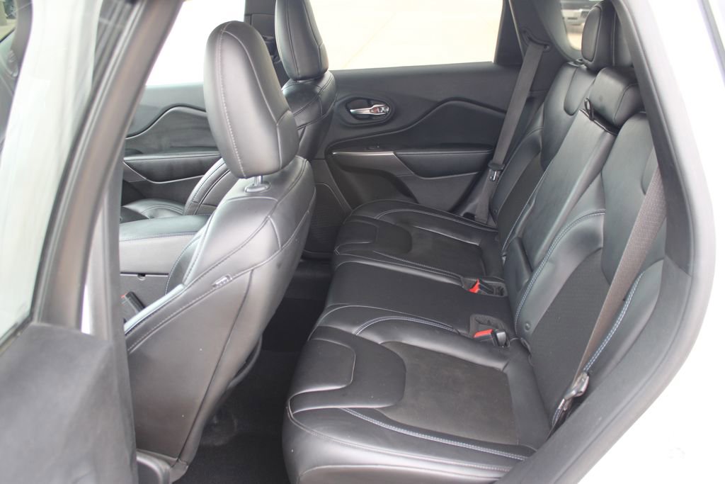 Used 2019 Jeep Cherokee Latitude Plus w/ Comfort/Convenience Group AWD/4WD image 7