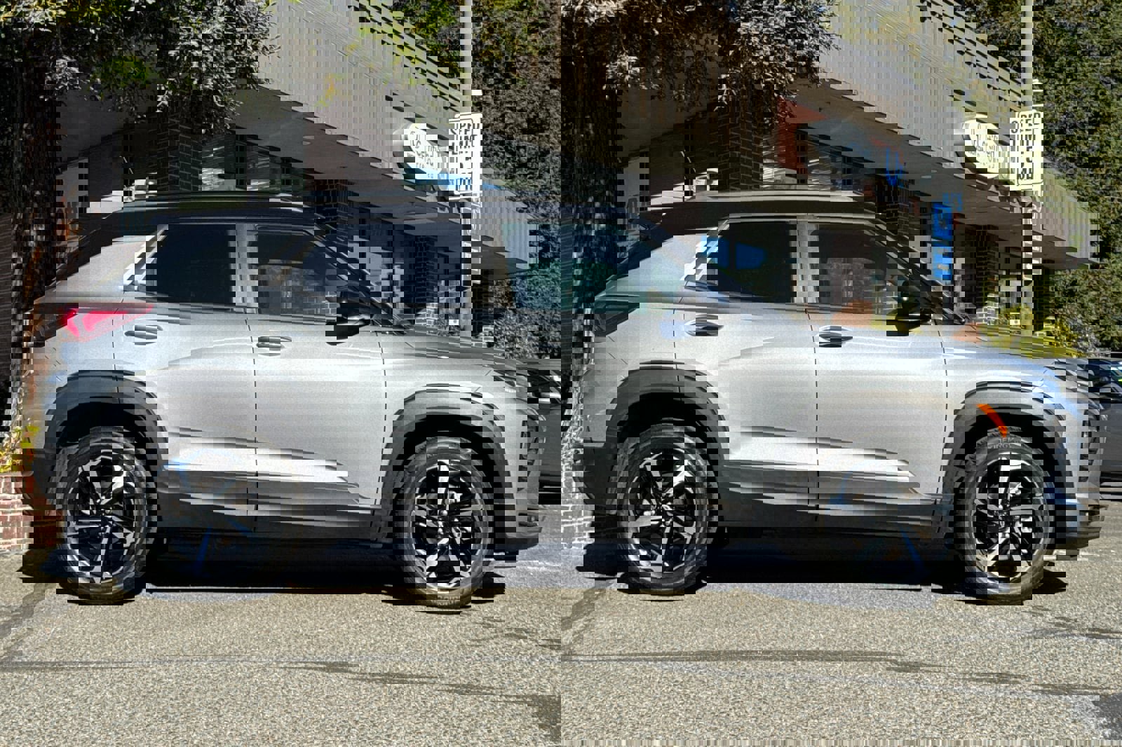 Used 2023 Chevrolet TrailBlazer RS image 3