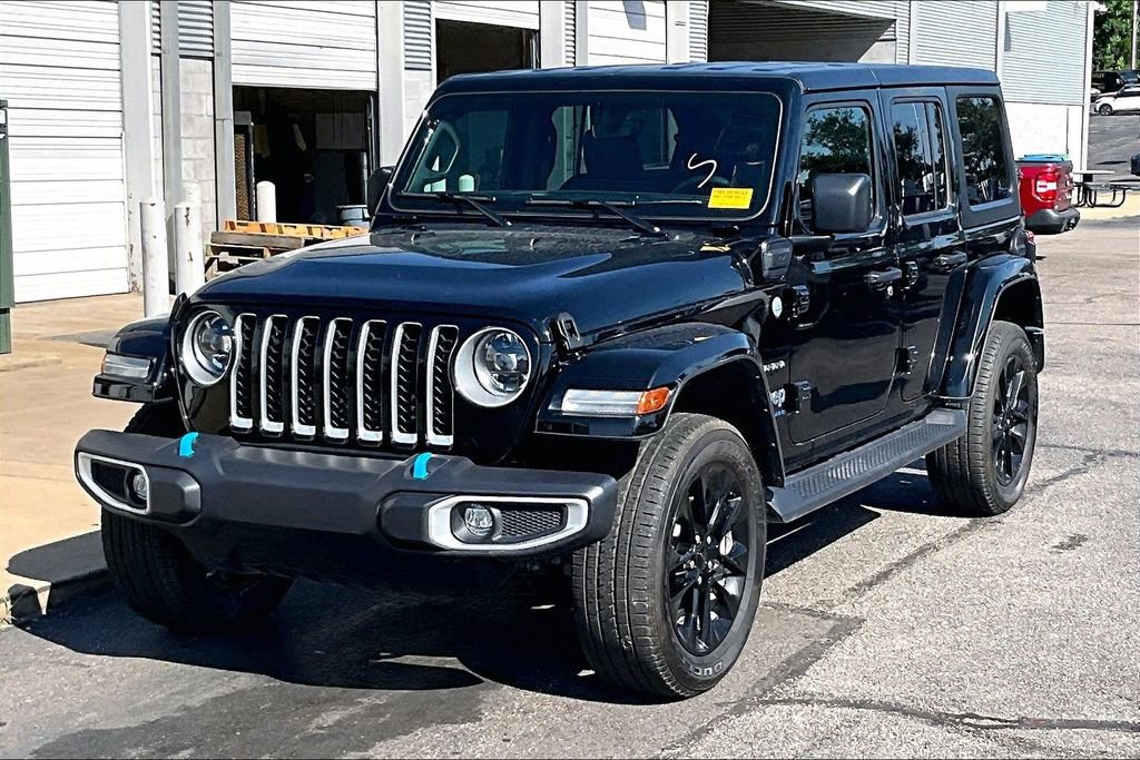Used 2023 Jeep Wrangler Unlimited Sahara w/ Cold Weather Group AWD/4WD image 2