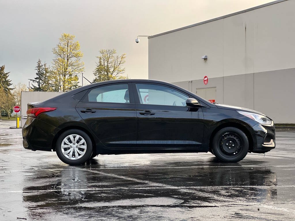 Used 2021 Hyundai Accent SE FWD image 6