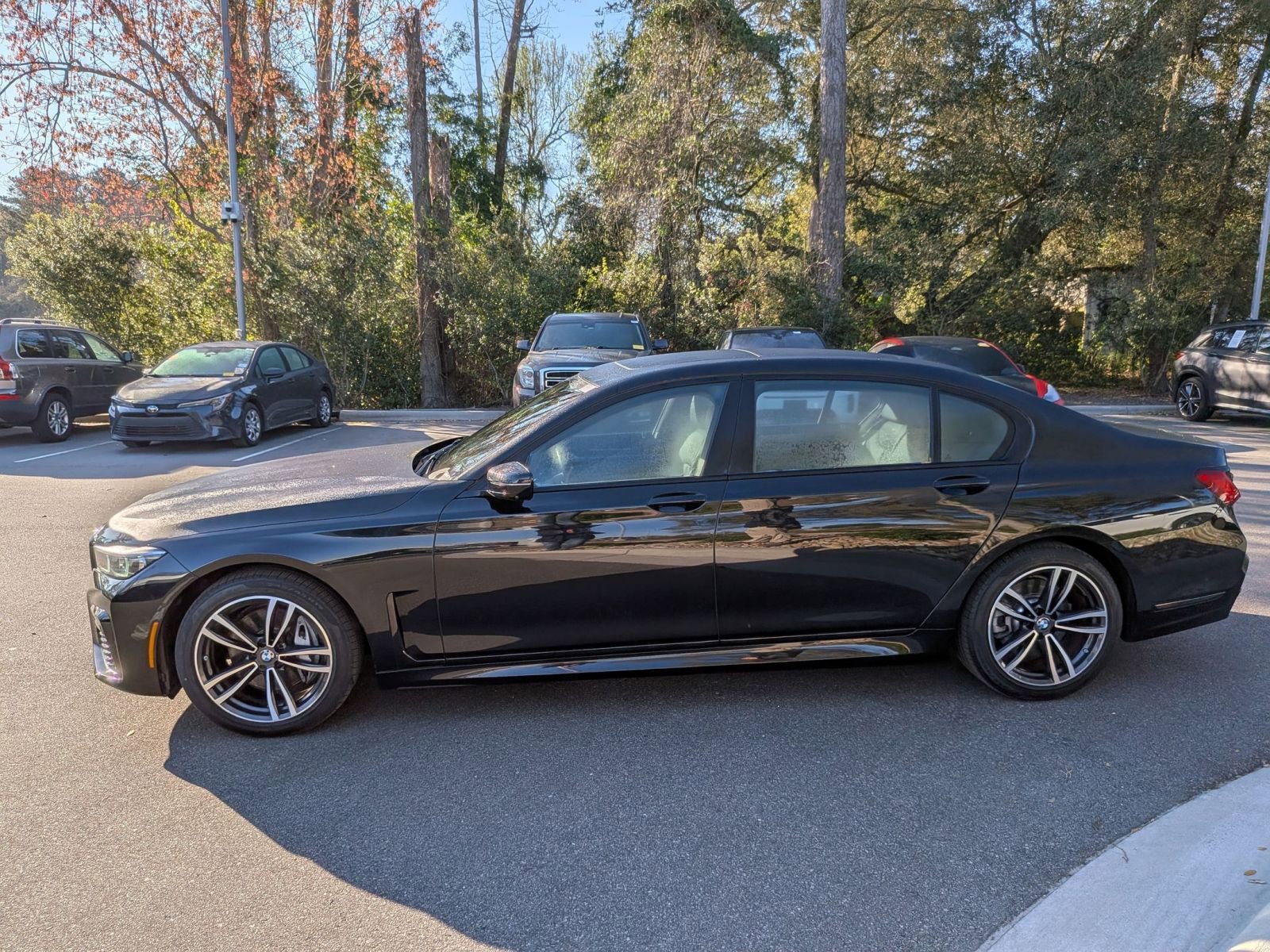 Used 2022 BMW 740i xDrive w/ M Sport Package AWD/4WD image 6