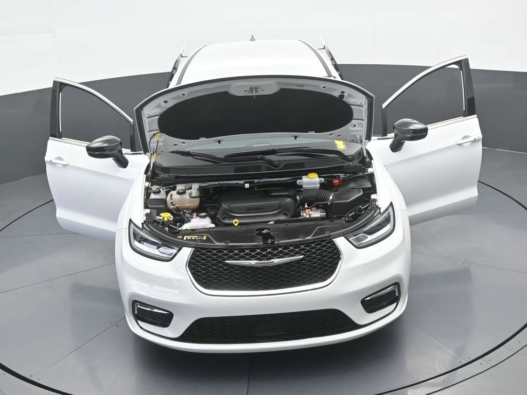 Used 2024 Chrysler Pacifica Select image 67