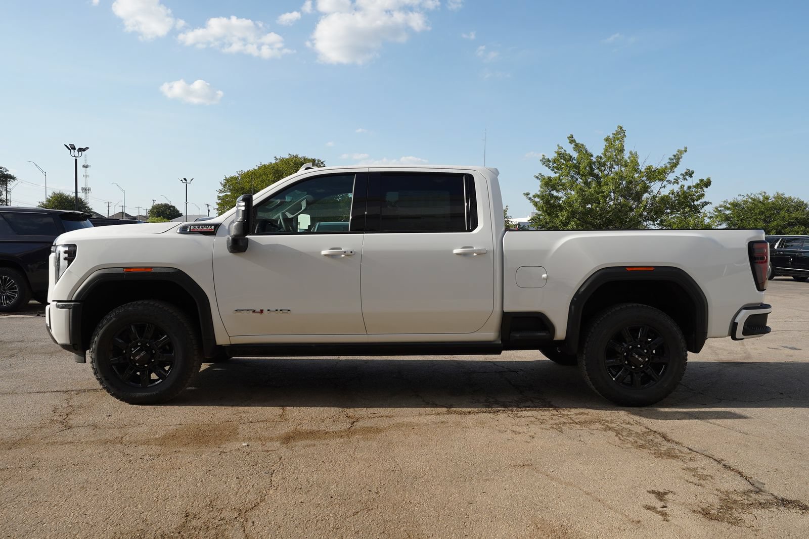 New 2026 GMC Sierra 2500 AT4 w/ AT4 Premium Plus Package AWD/4WD image 4