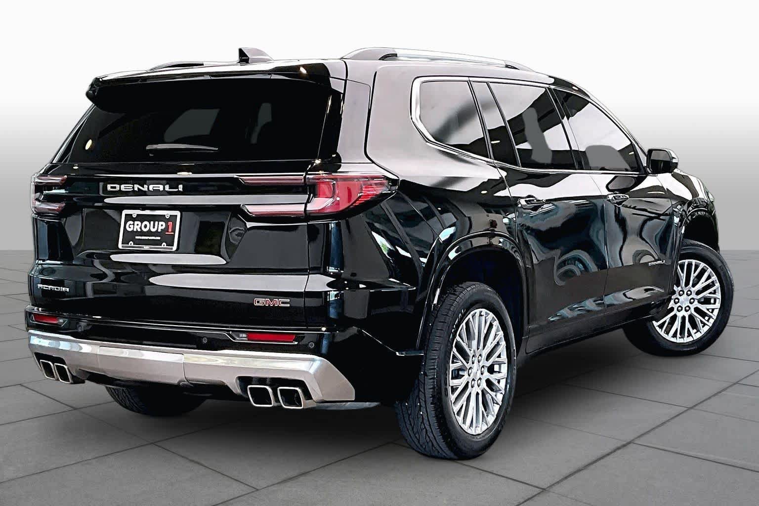 Used 2025 GMC Acadia Denali FWD image 13