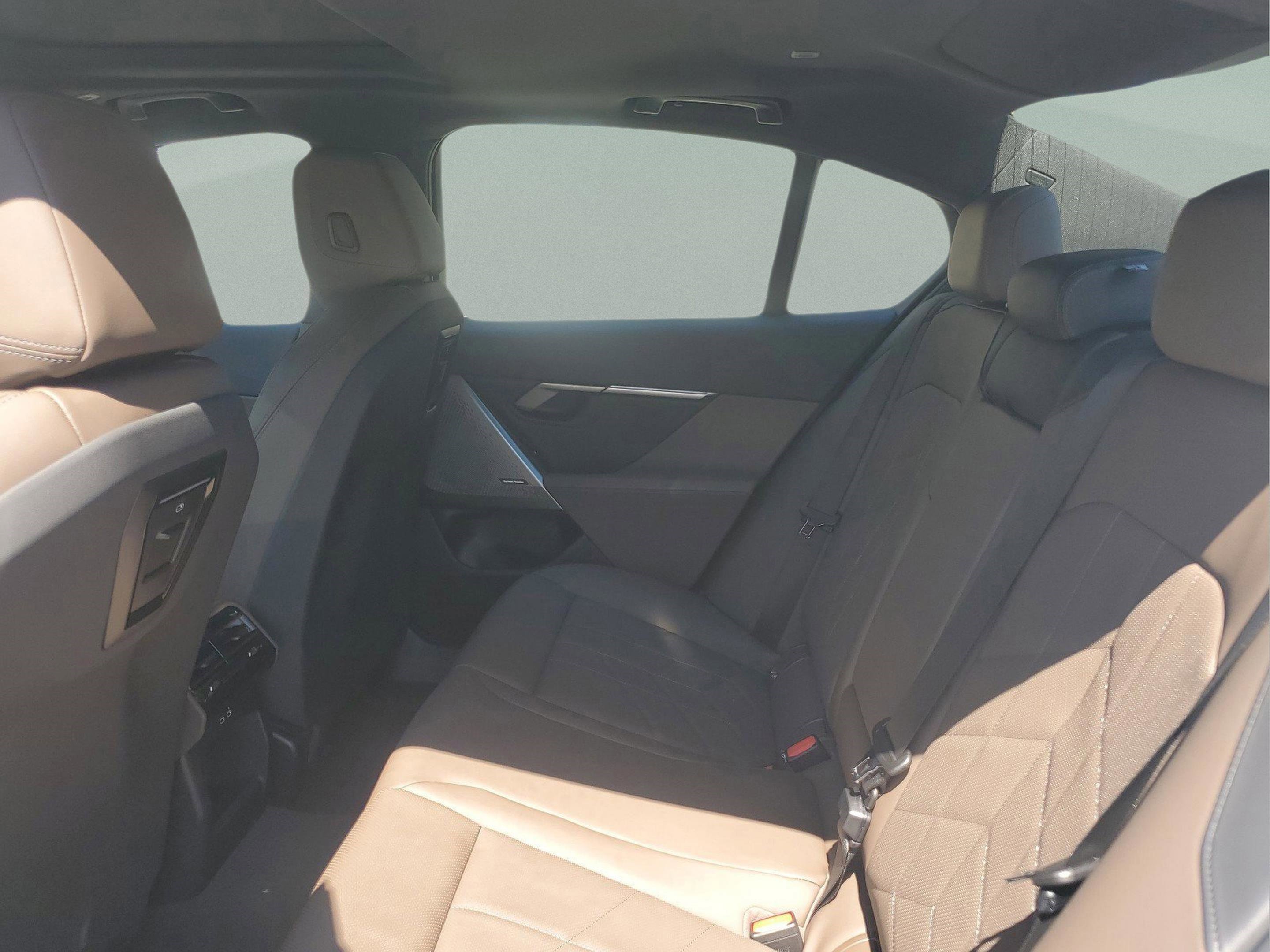 Used 2025 BMW i5 eDrive40i w/ Premium Package image 11