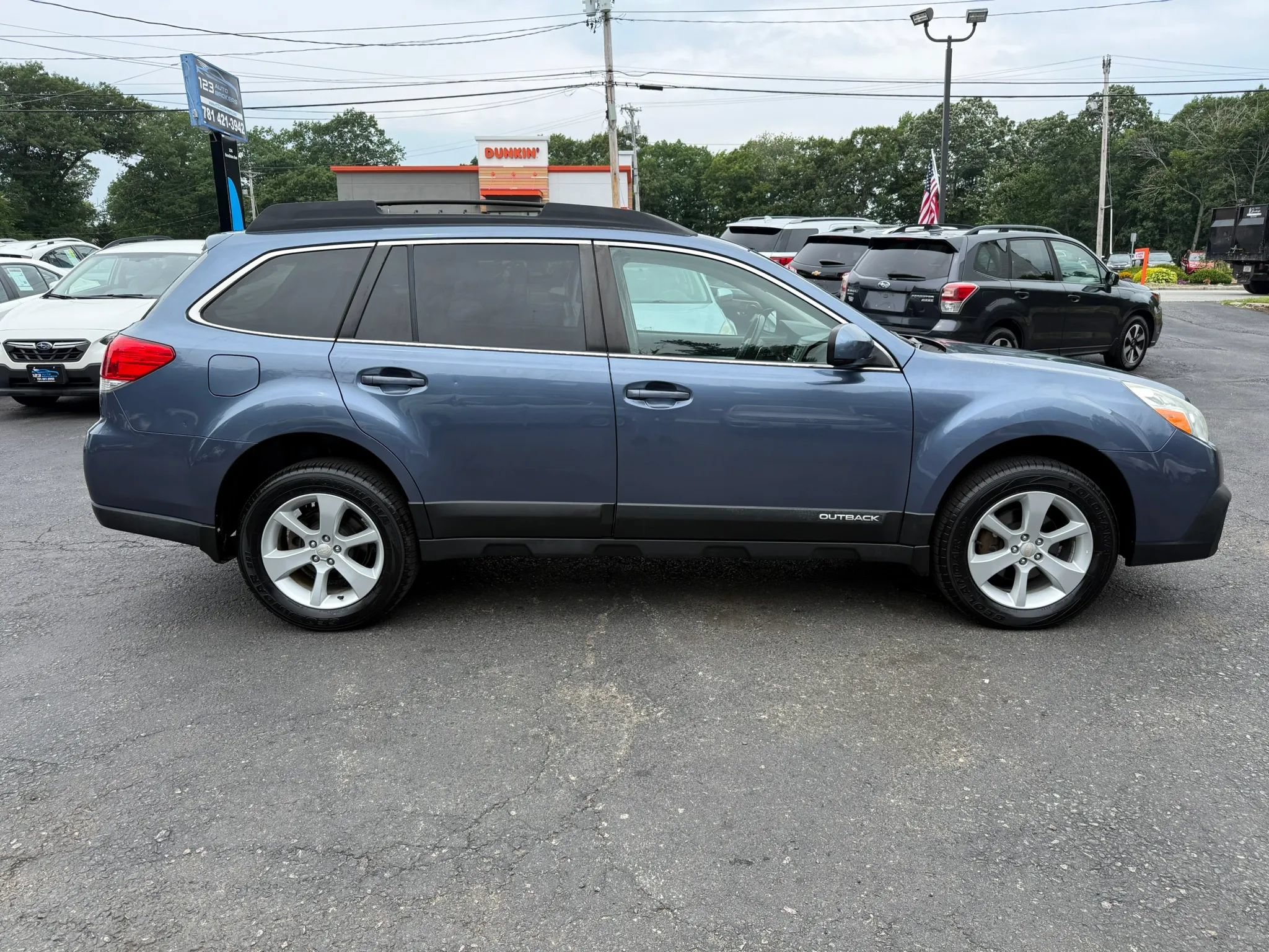 Used 2013 Subaru Outback 2.5i Premium w/ All-Weather Pkg AWD/4WD image 8