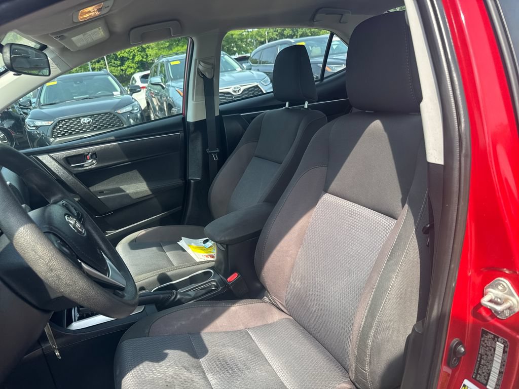 Used 2018 Toyota Corolla LE FWD image 14