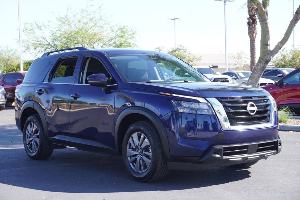 Certified 2025 Nissan Pathfinder SV image 4