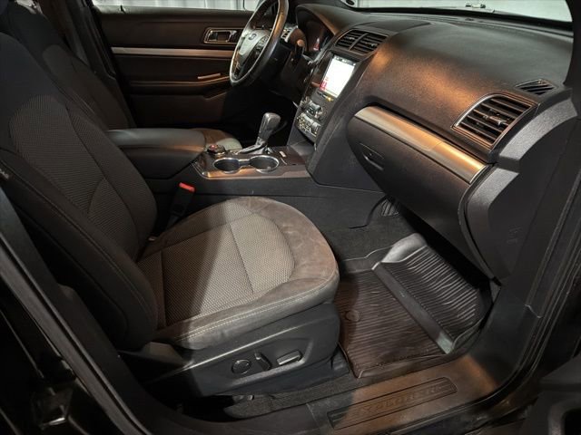 Used 2018 Ford Explorer XLT image 17