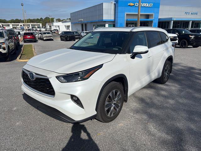 Used 2024 Toyota Highlander XLE image 3